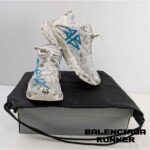 کفش کتونی بالنسیاگا رانر گرافیتی سفید آبی Balenciaga Runner Graffiti White Blue - Image 6